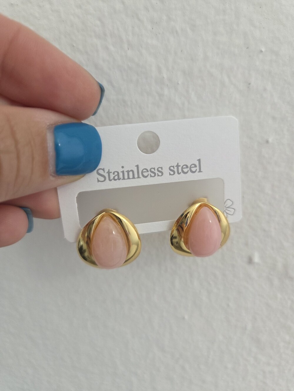 Gold Tone Pink Teardrop Statement Stud Earrings Modern Retro Jewelry - Picture 3 of 15